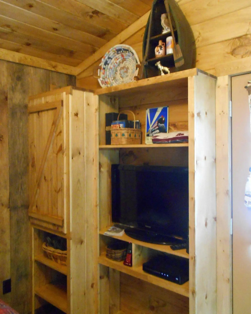 The Owl's Perch (5 inch clearance needed)