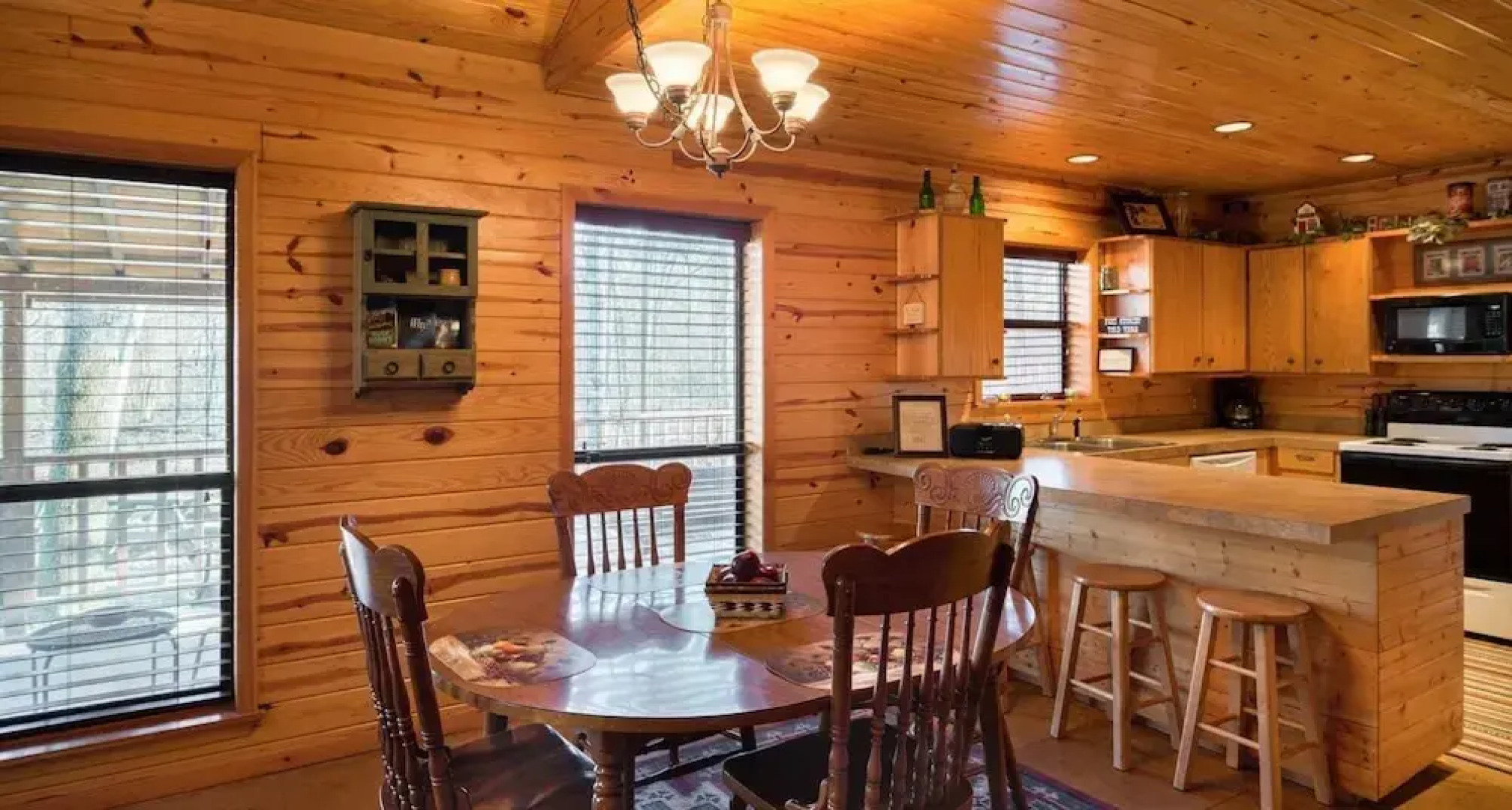 Shady Nook With Private Hot Tub and Minutes Away From Broken Bow Lake by Redawning