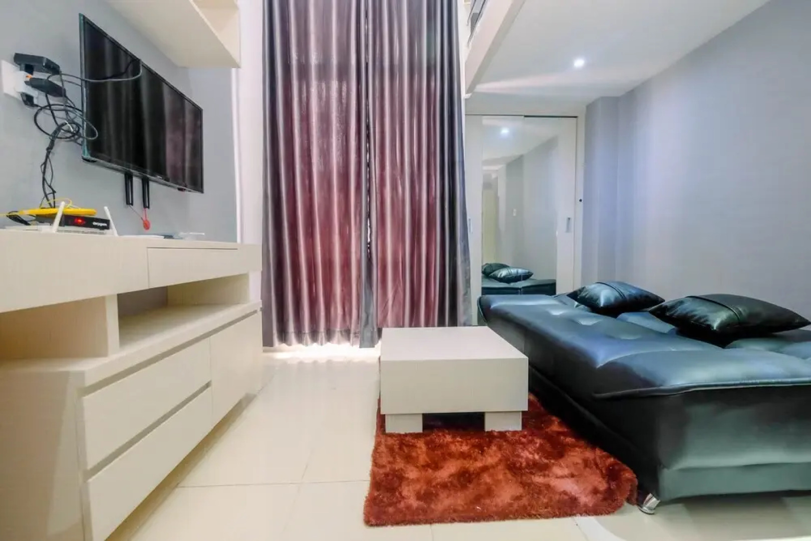 Minimalist and Stylish Studio Dave Apartment By Travelio