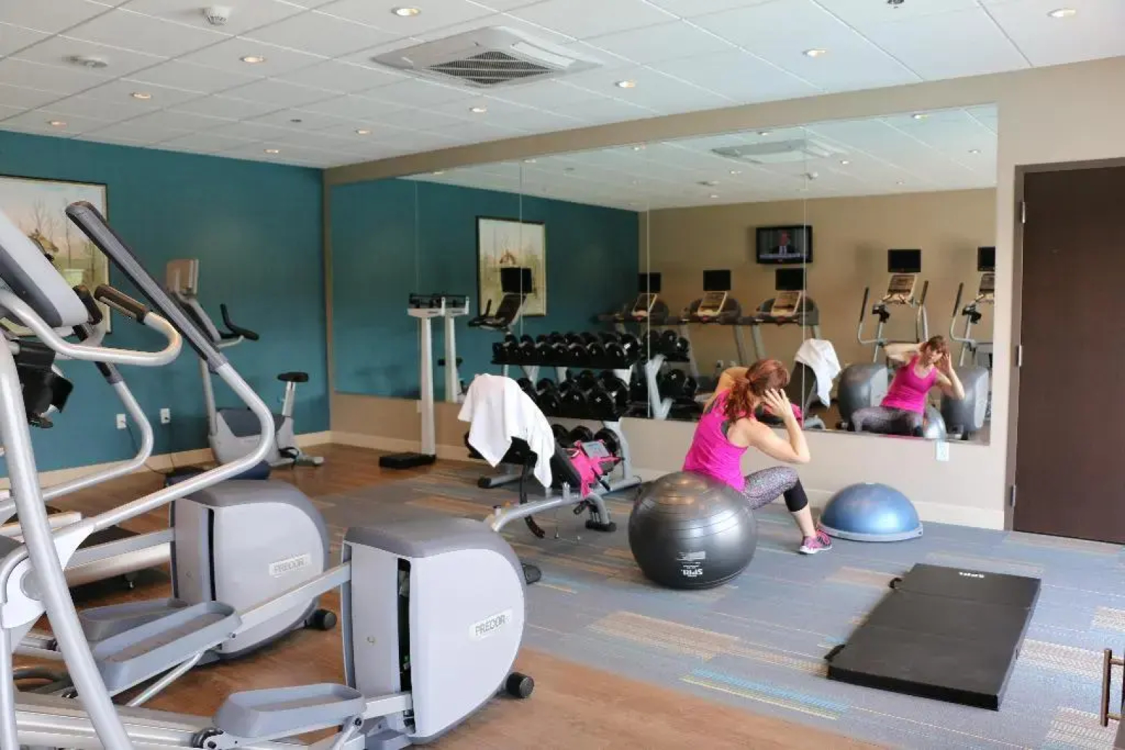 Holiday Inn Express & Suites Hendersonville SE - Flat Rock