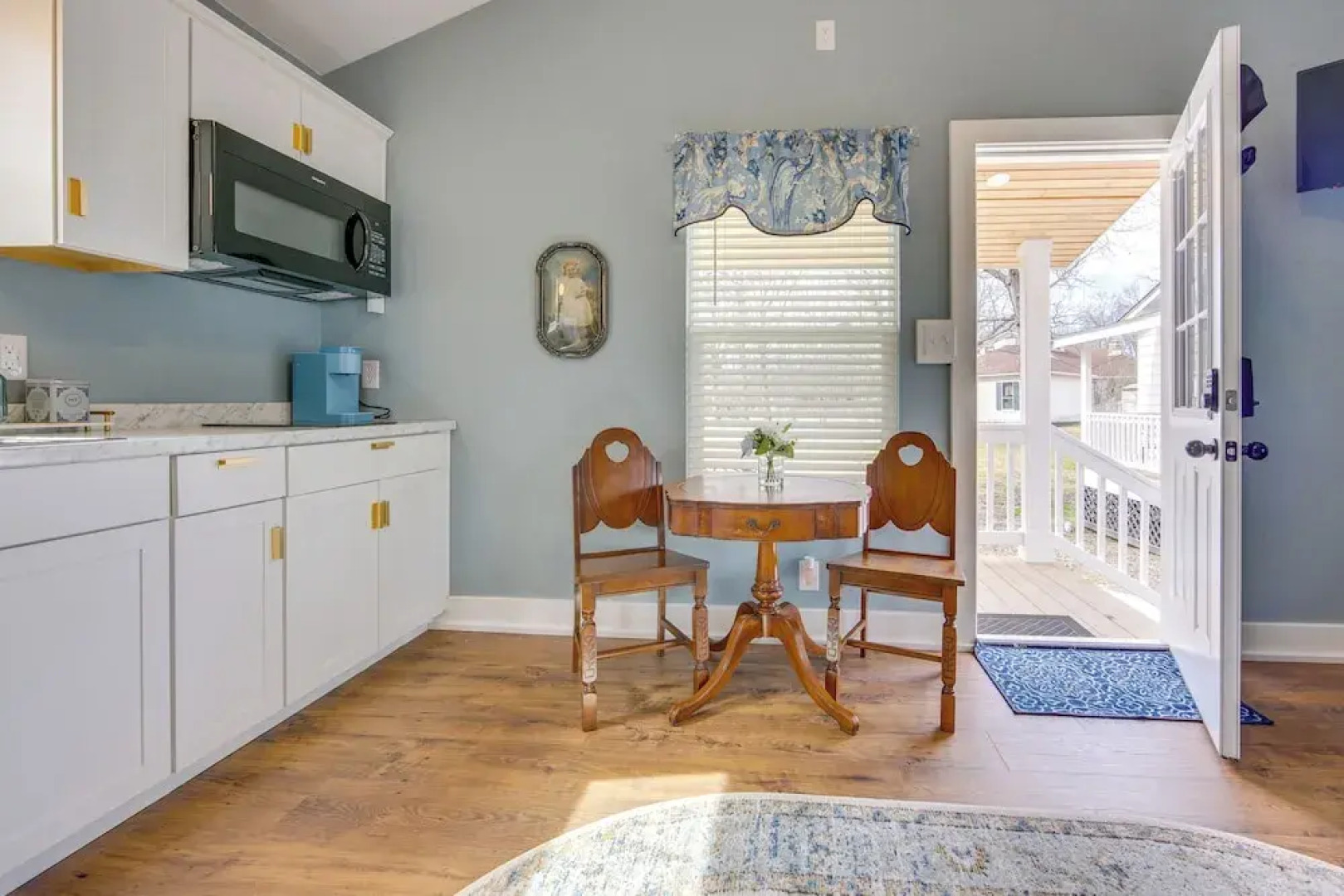 Half-mi to Dtwn: New Cottage in Jefferson!