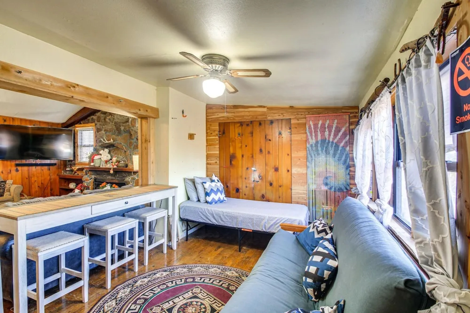 Medicine Park Getaway: Kayaks, Deck & Mtn Views!