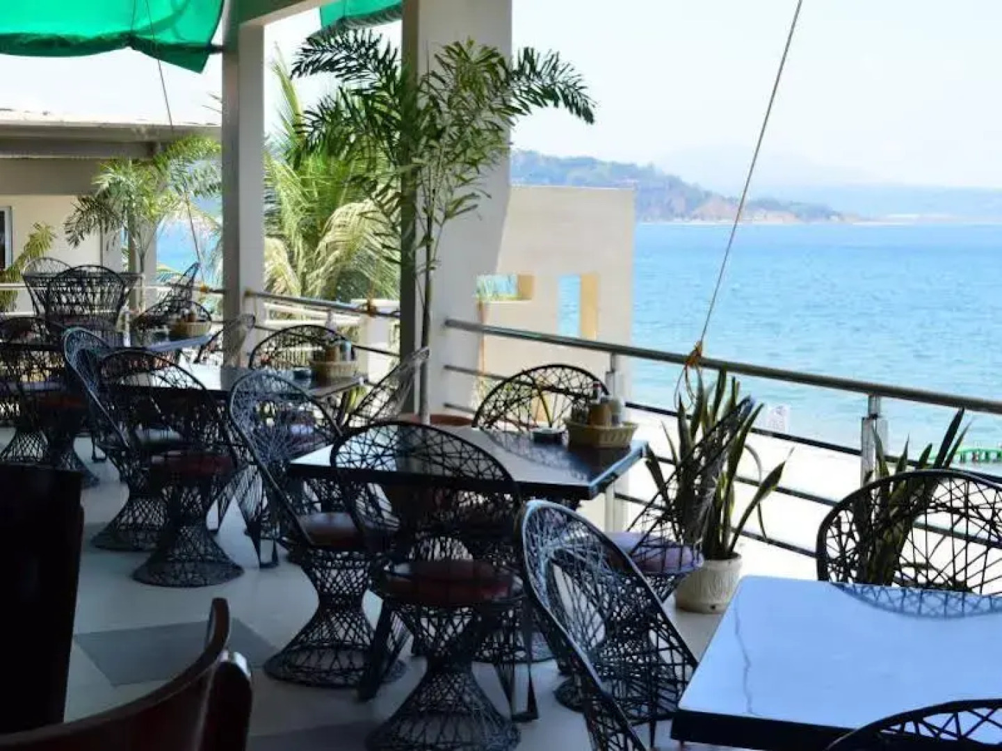 Trader Rics Resort And Restaurant