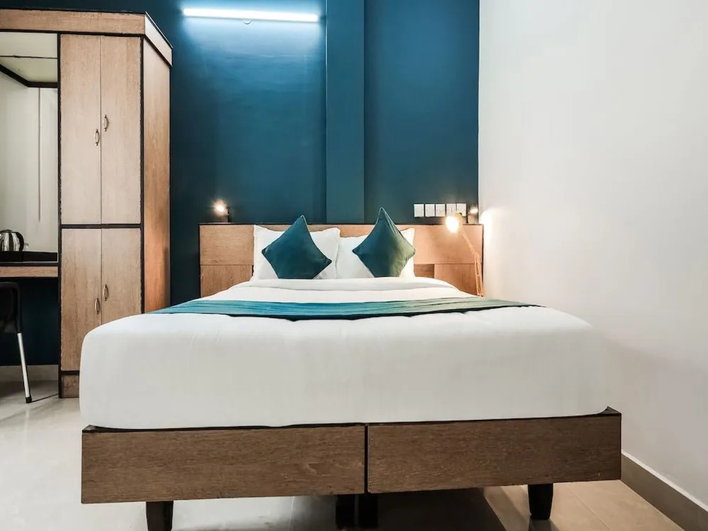 SilverKey Executive Stays 45762 Accadia Residency