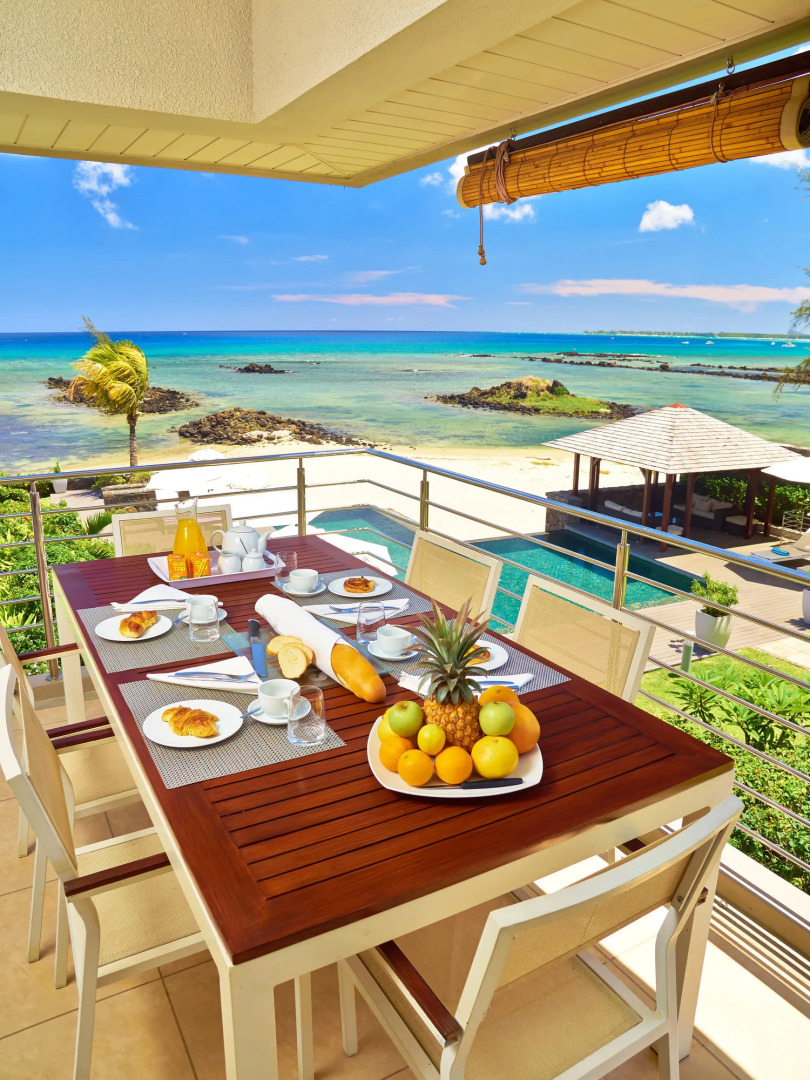 Bon Azur Beachfront Suites & Penthouses with LOV