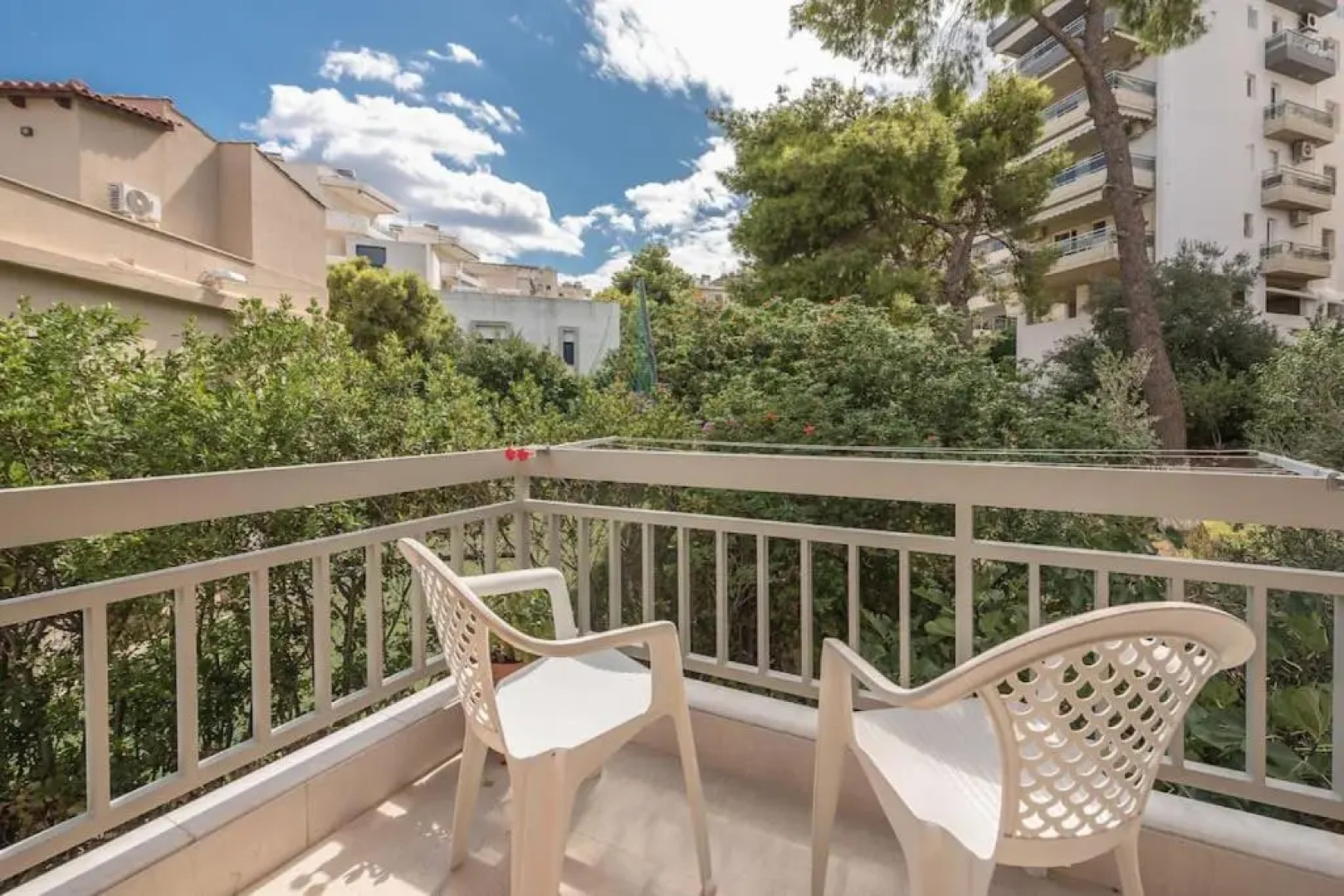 Seaside 2BR apartment in Varkiza 2mins walk from beach