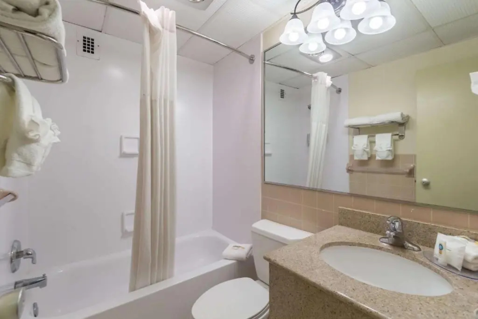 Quality Inn & Suites Hotel West Chester