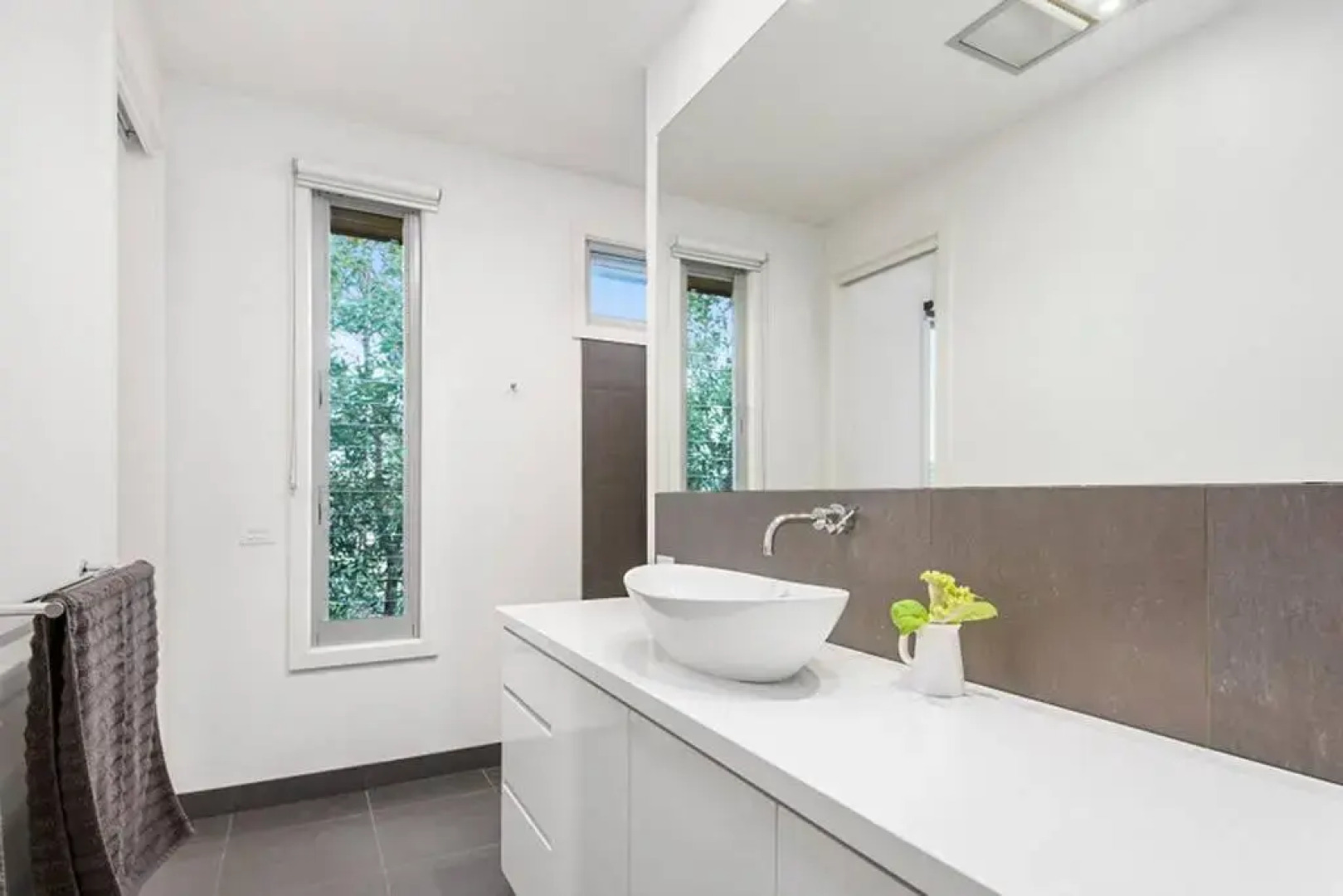 Beach Road Luxury with Ocean Views