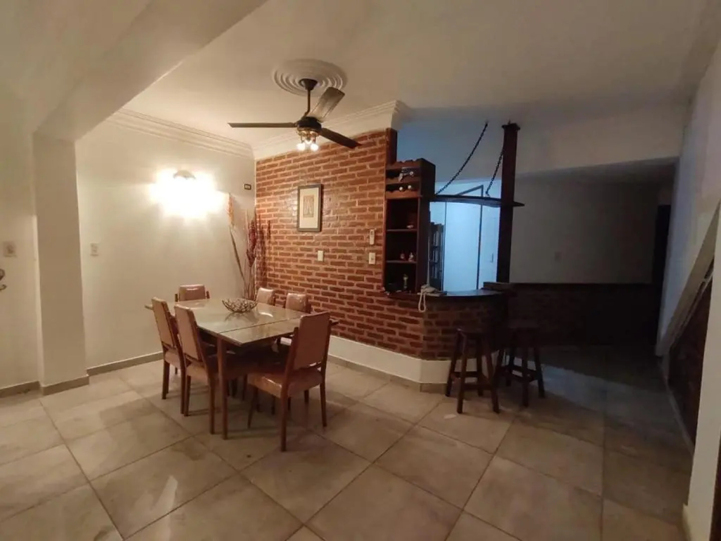 casa p/4 personas sobre av. roca con cochera