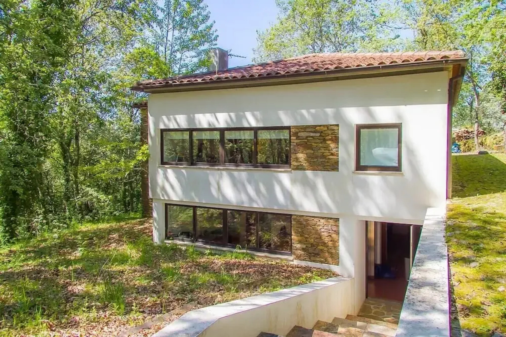 Liiiving in Caminha Oak Tree Chill House