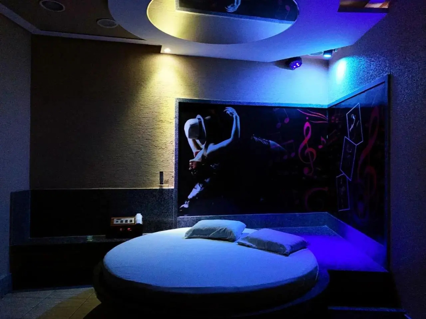 Motel Emoções (Adults Only)