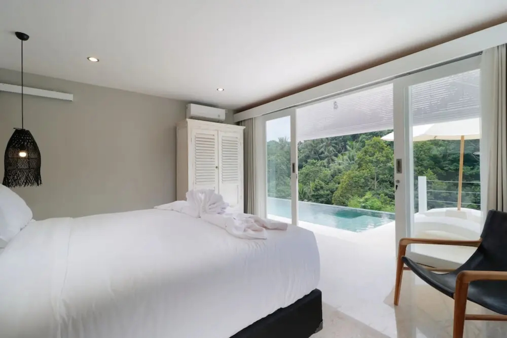 Limitless Jungle Villas Complex, 5 BR, Ubud With Staff