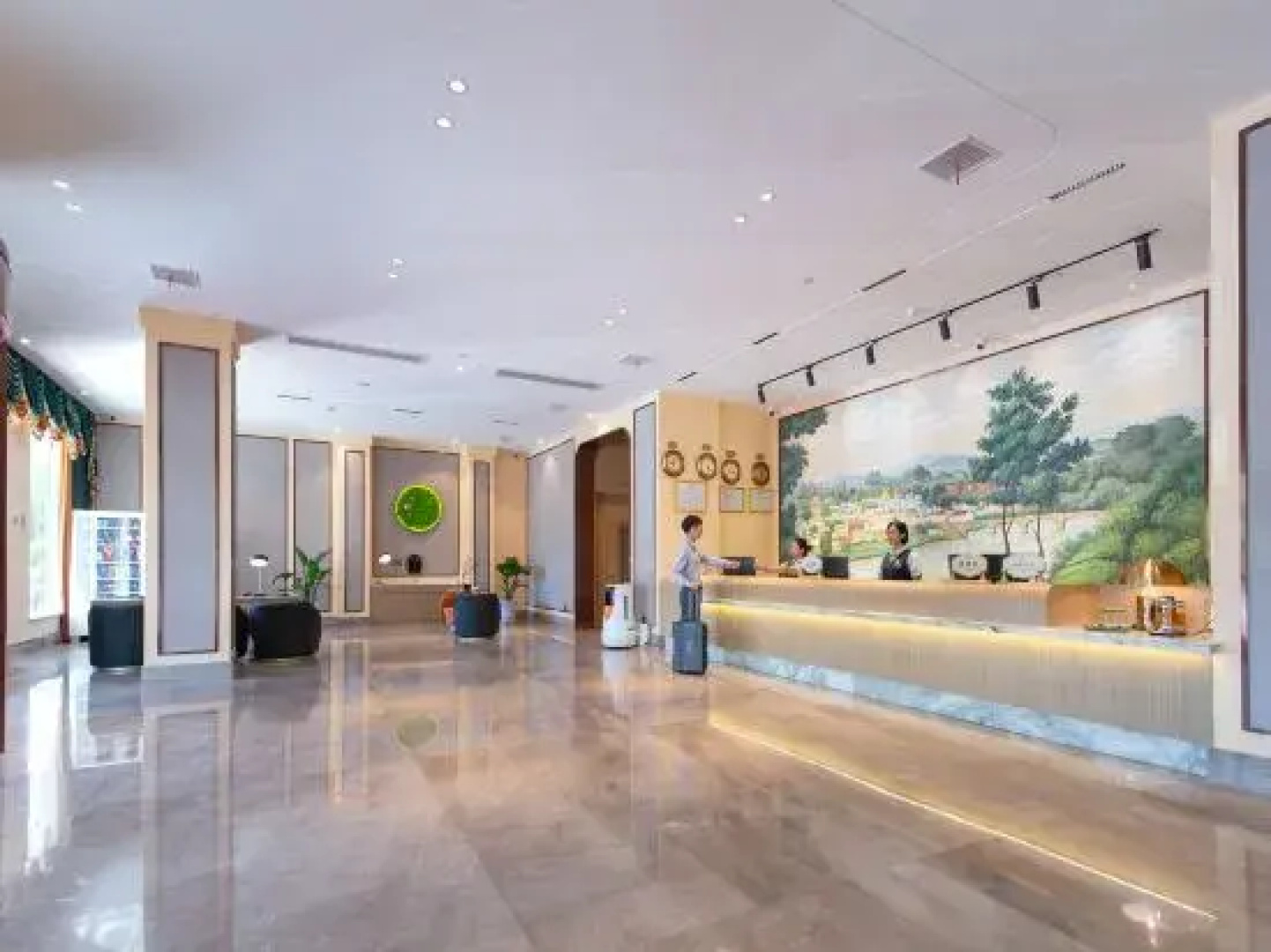 Vienna 3 Best Hotel (Yangxin High-Speed Railway Station Guanggu Square)