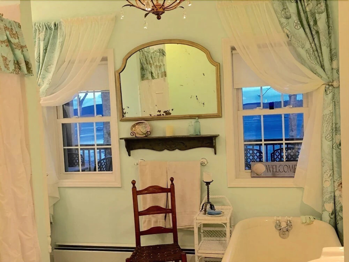 Clamshell by the Sea - Six Bedroom Home