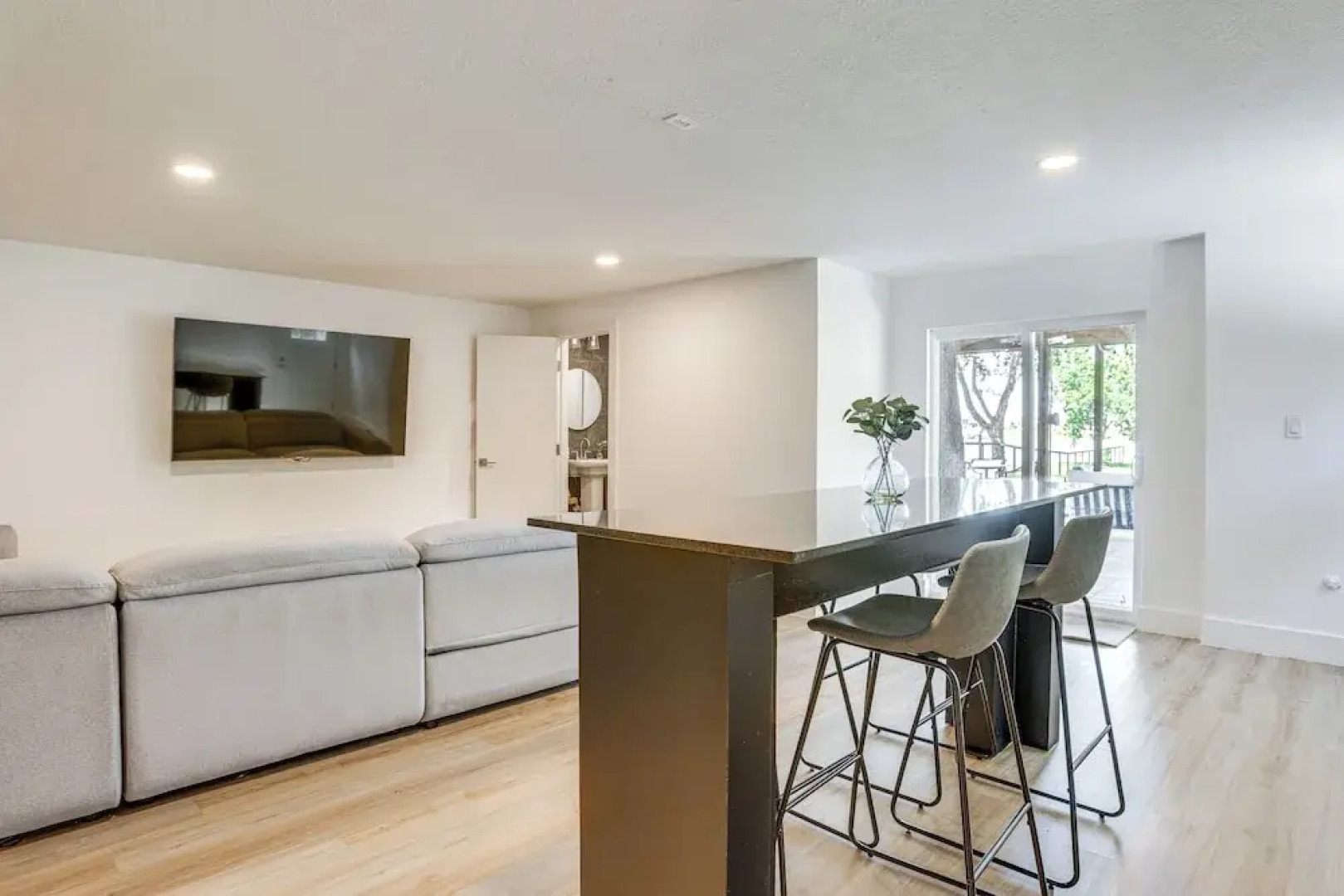 Willis Waterfront Home w/ Deck on Lake Conroe!