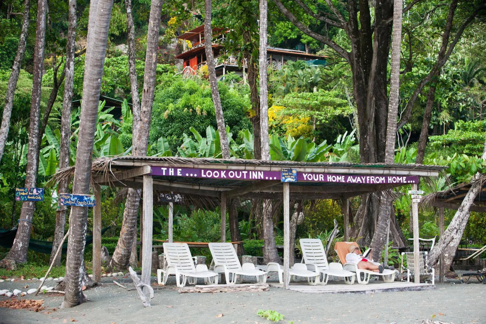 The Lookout Inn Lodge