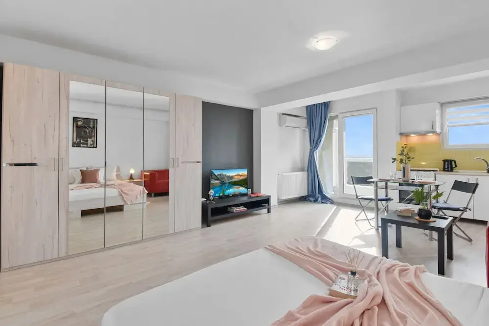 Studio Flat in Airport Residence