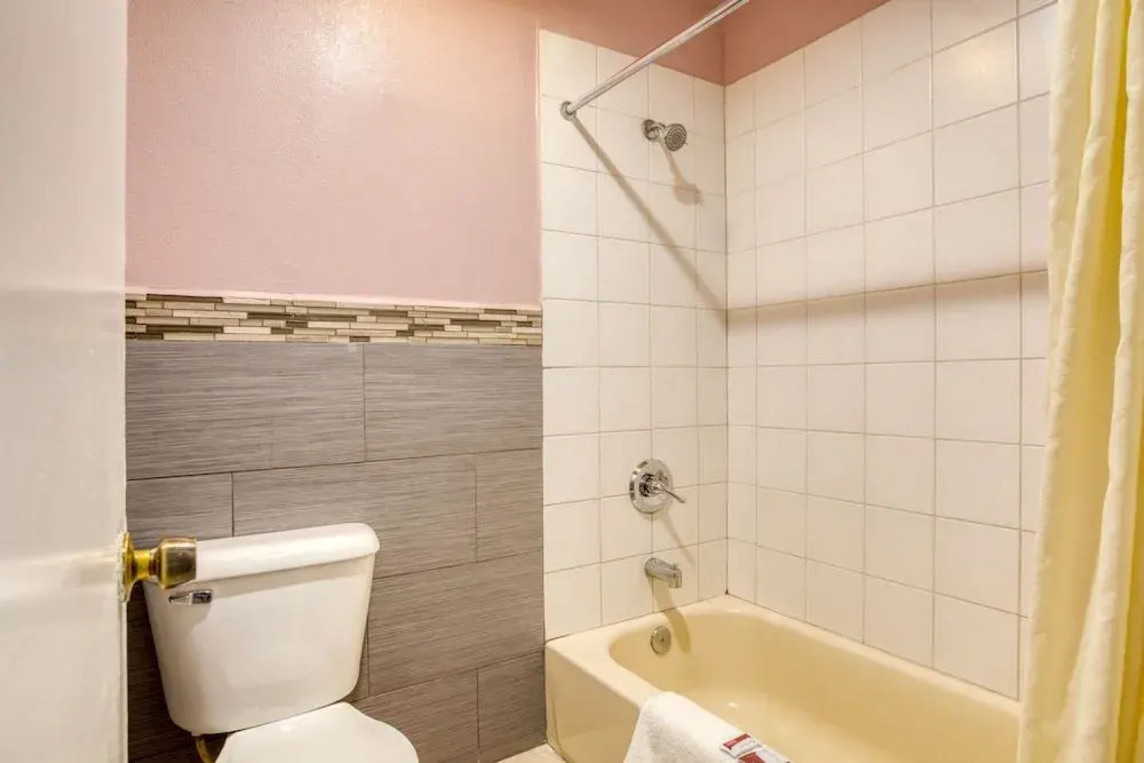 Passport Inn & Suites Corona Hotel