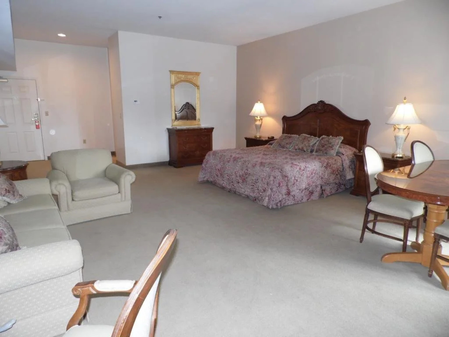 Regalia Hotel & Conference Center