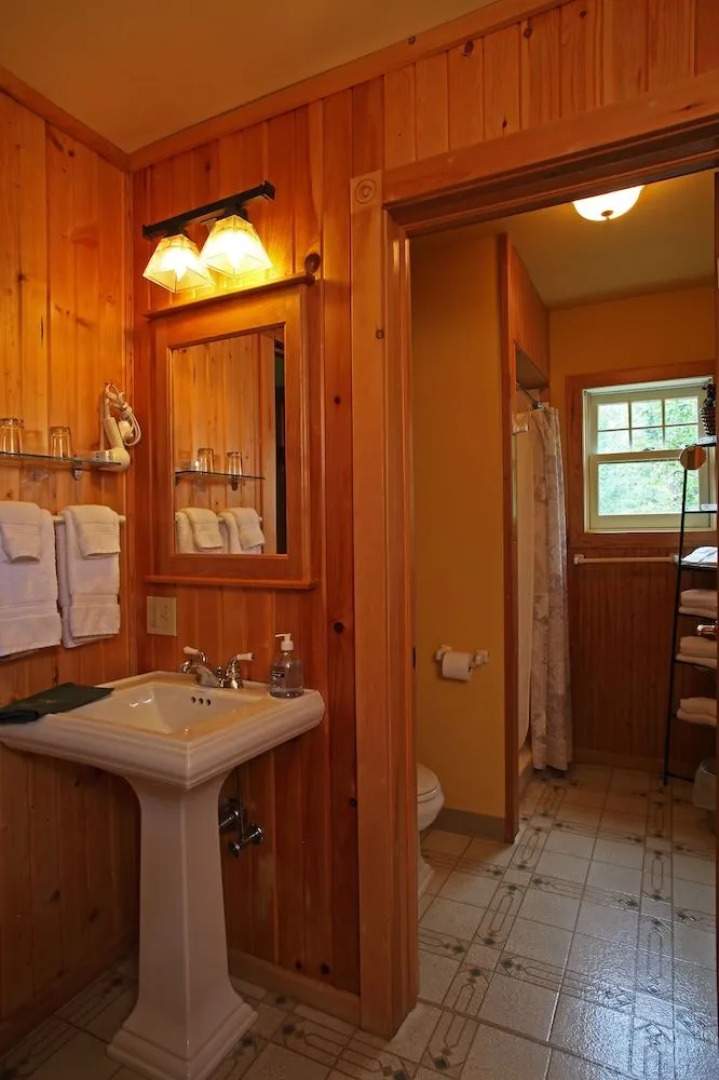 Poplar Creek Guesthouse Bed & Breakfast