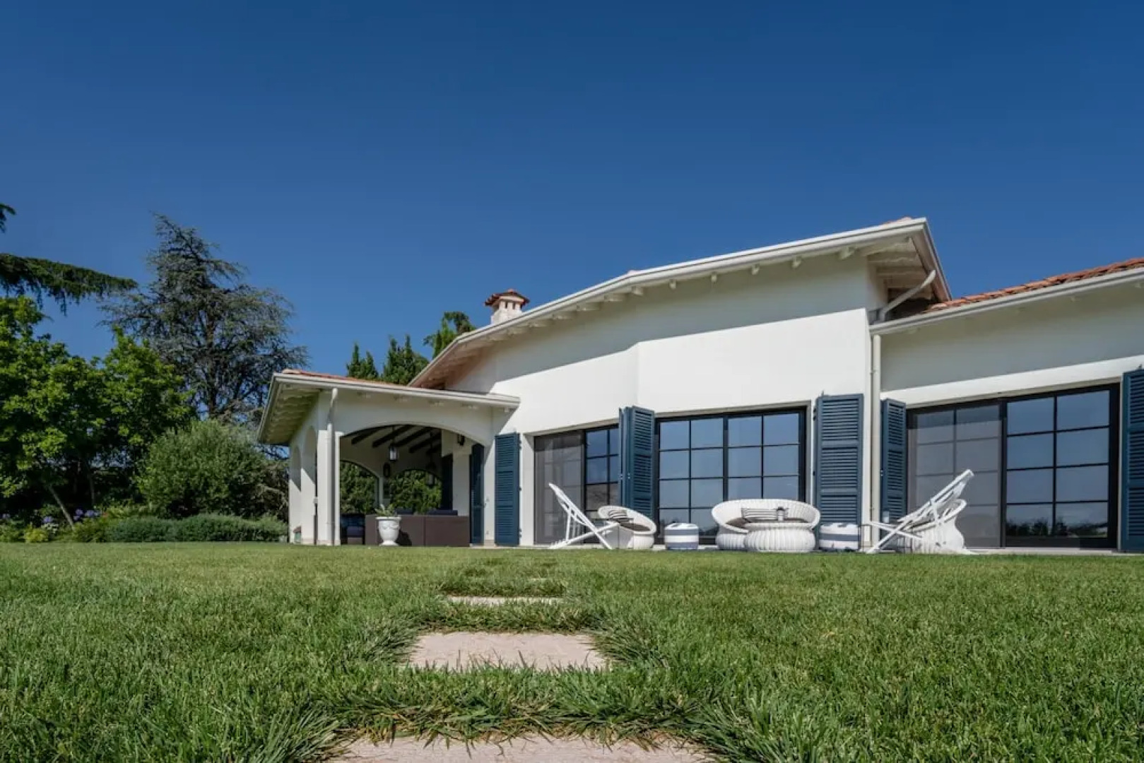 Charming Green and Blue Villa by Wonderful Italy