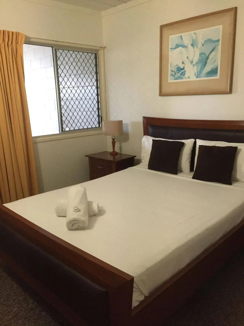 Airlie Seaview Apartments