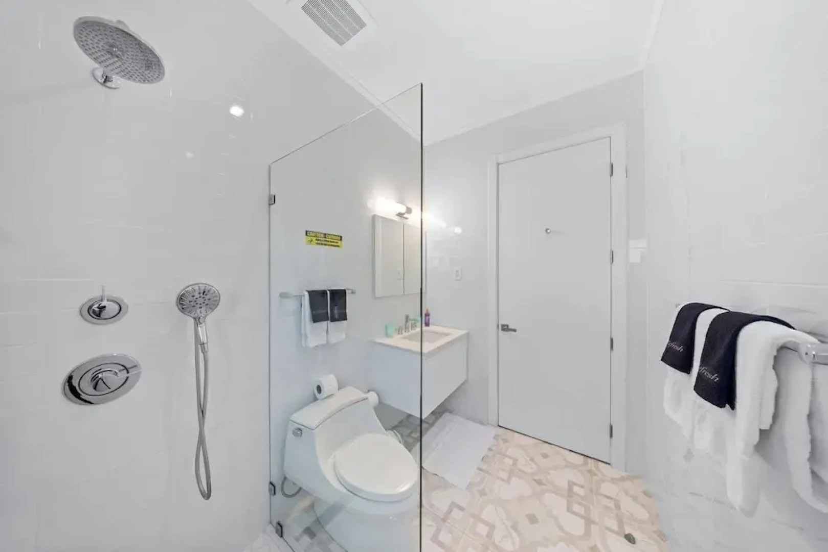 The Cove 106 in Palm Beach Aruba - Prime Location - Free Parking