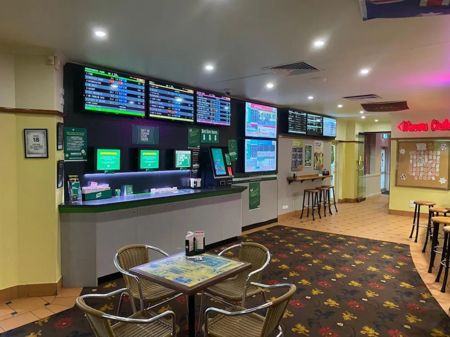 Nightcap at Horse and Jockey Hotel Warwick