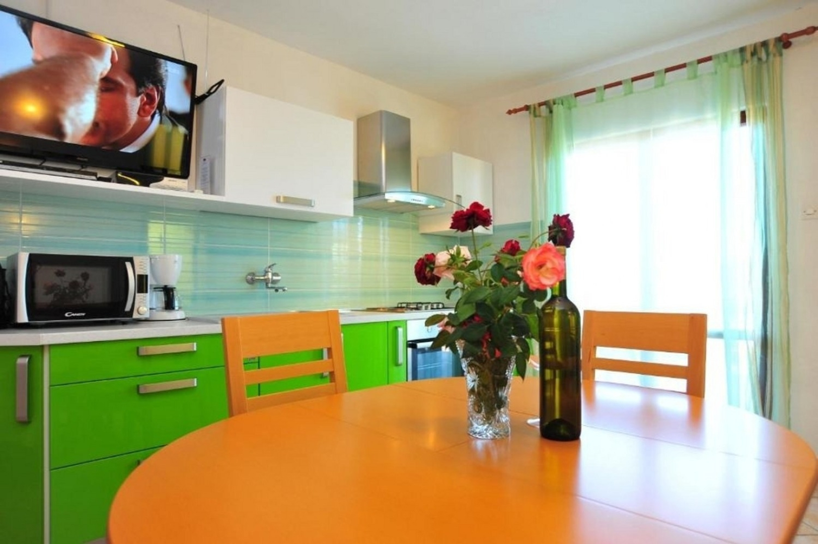 Apartment Ljilja - 10m from the sea with parking: A2 Nin, Zadar riviera
