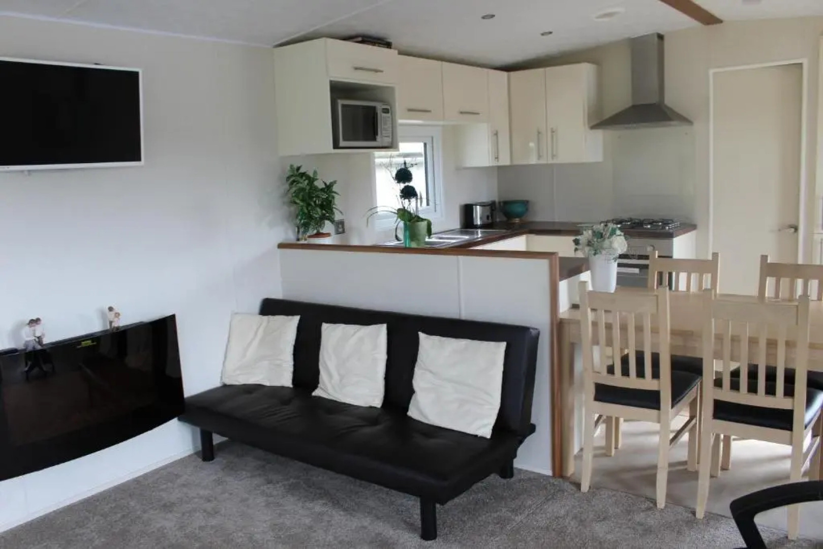 Marshlands Lakeside Nature Retreat