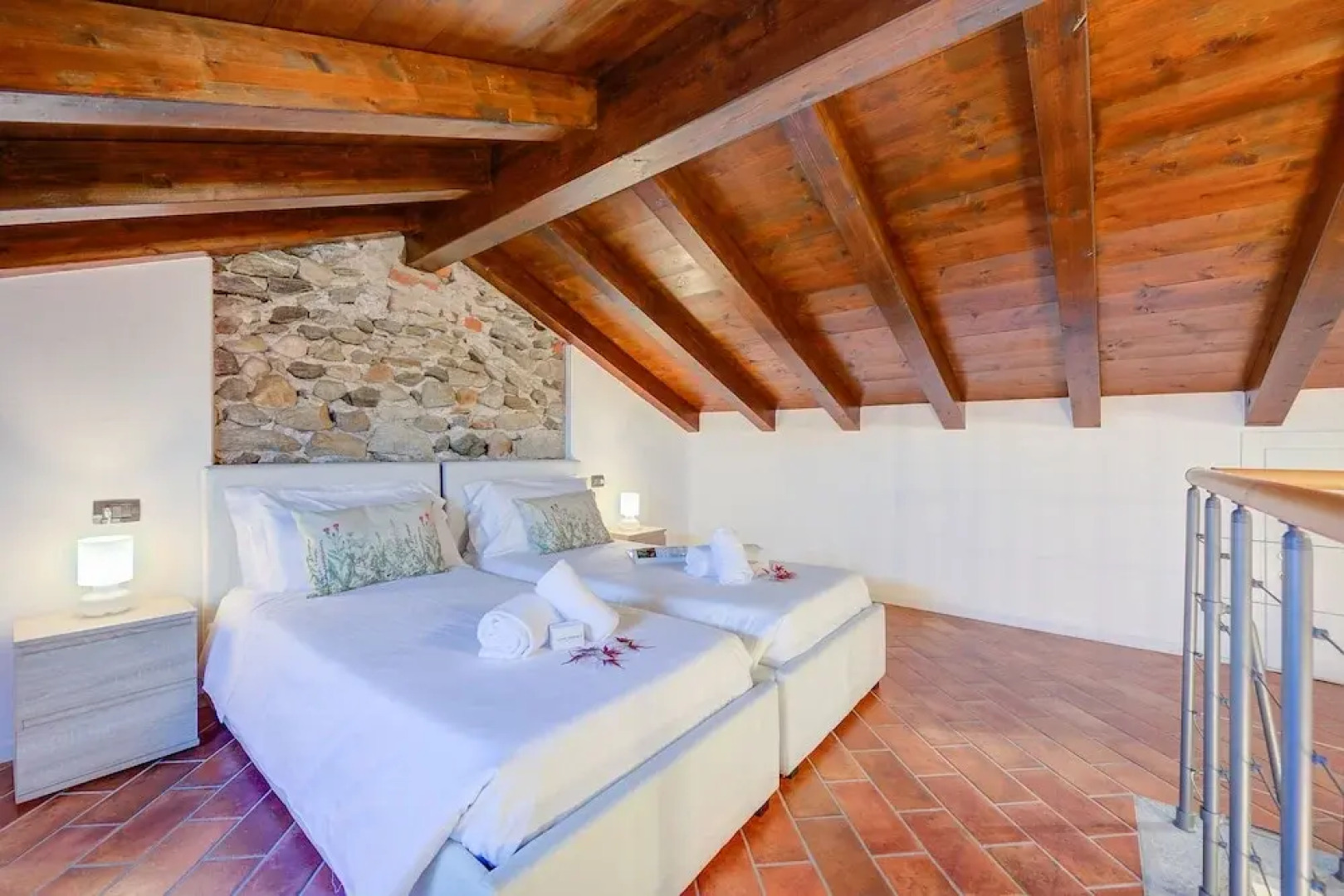 Incanto Sul Lago Pied Dans L' Eau