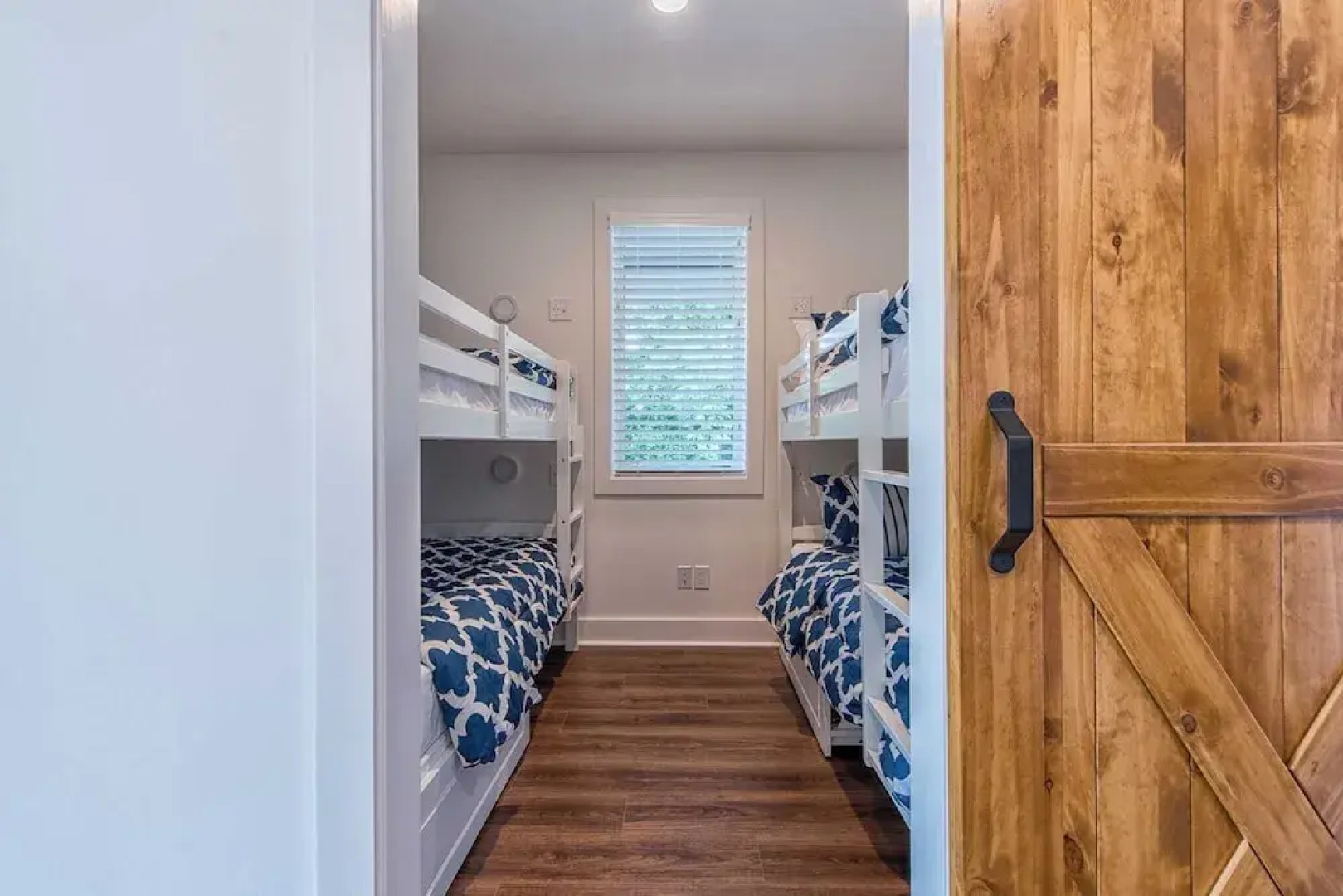 Azalea Retreat by Avantstay Sleeps 34 & Pool