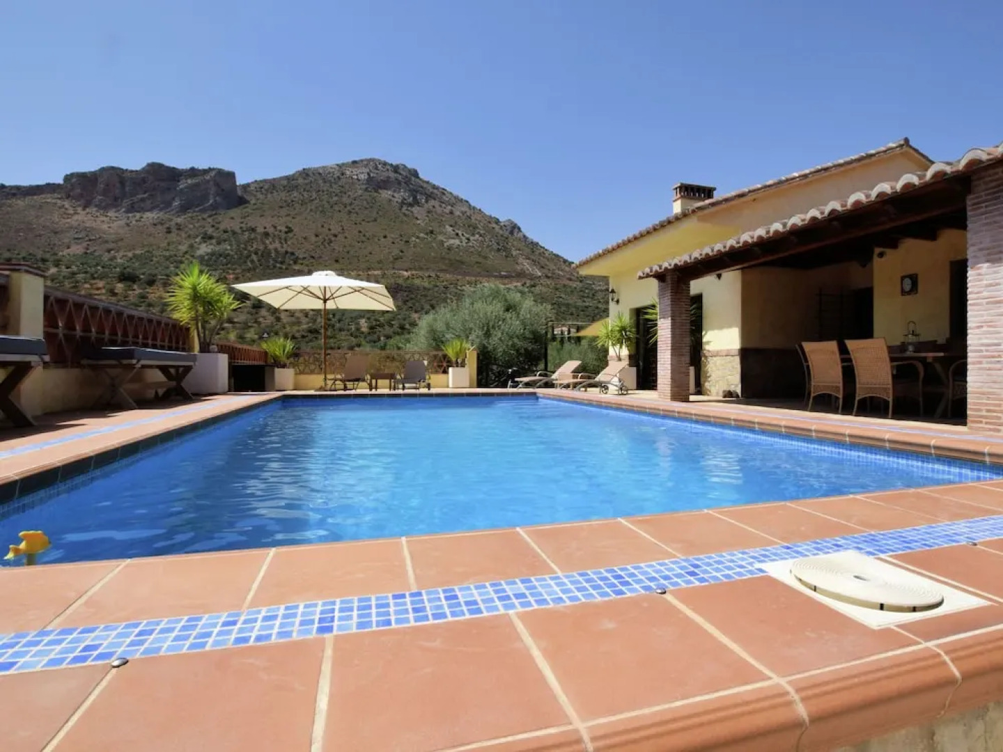 Luxurious Villa With Private Pool, Easily Accessible, in Spectacular Scenery