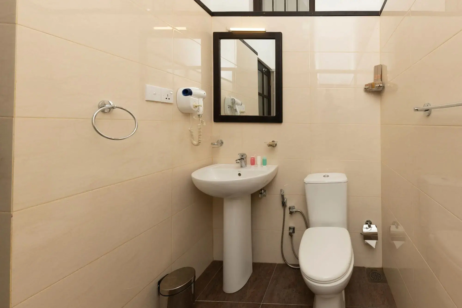 Отель Melheim Kandy Villas