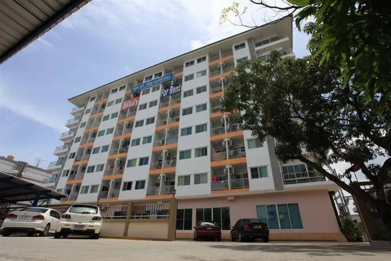 Suchart Leelawadee Home