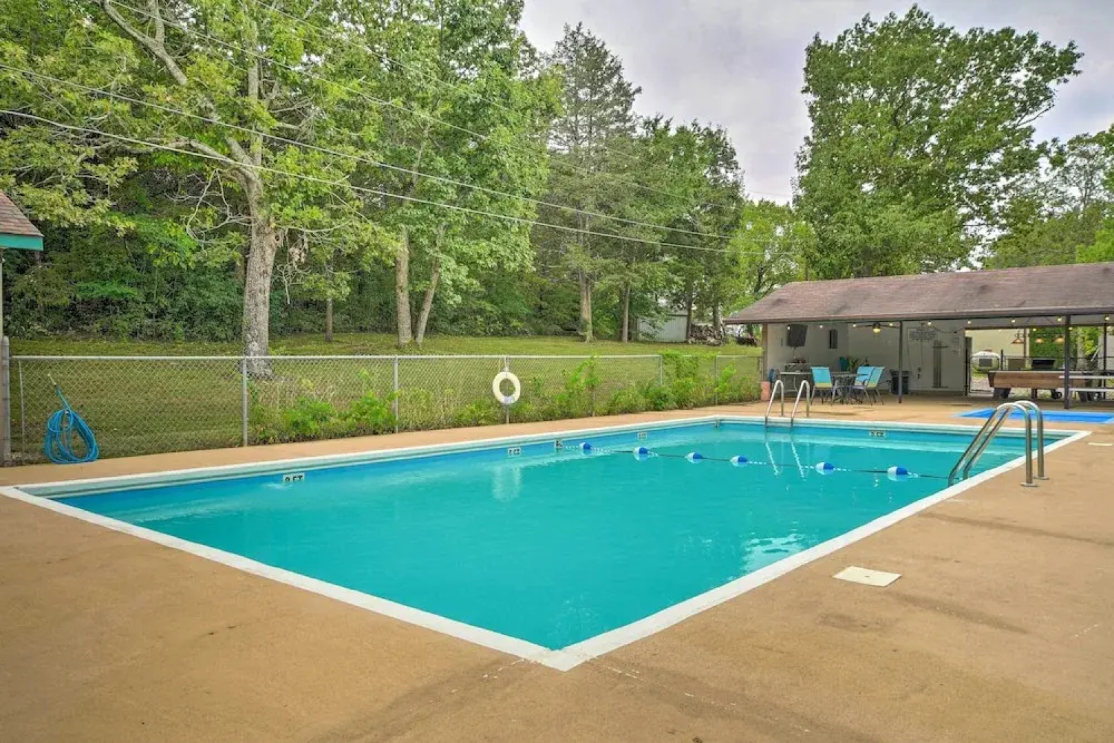Quaint Table Rock Lake Hideout w/ Pool Access
