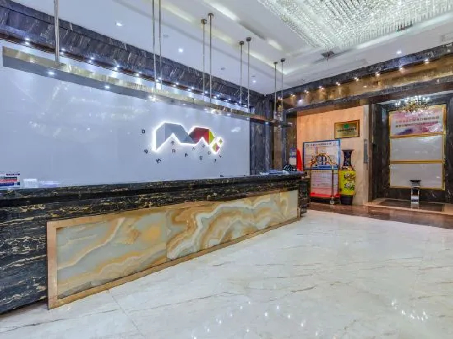 Holiday Islands Hotel