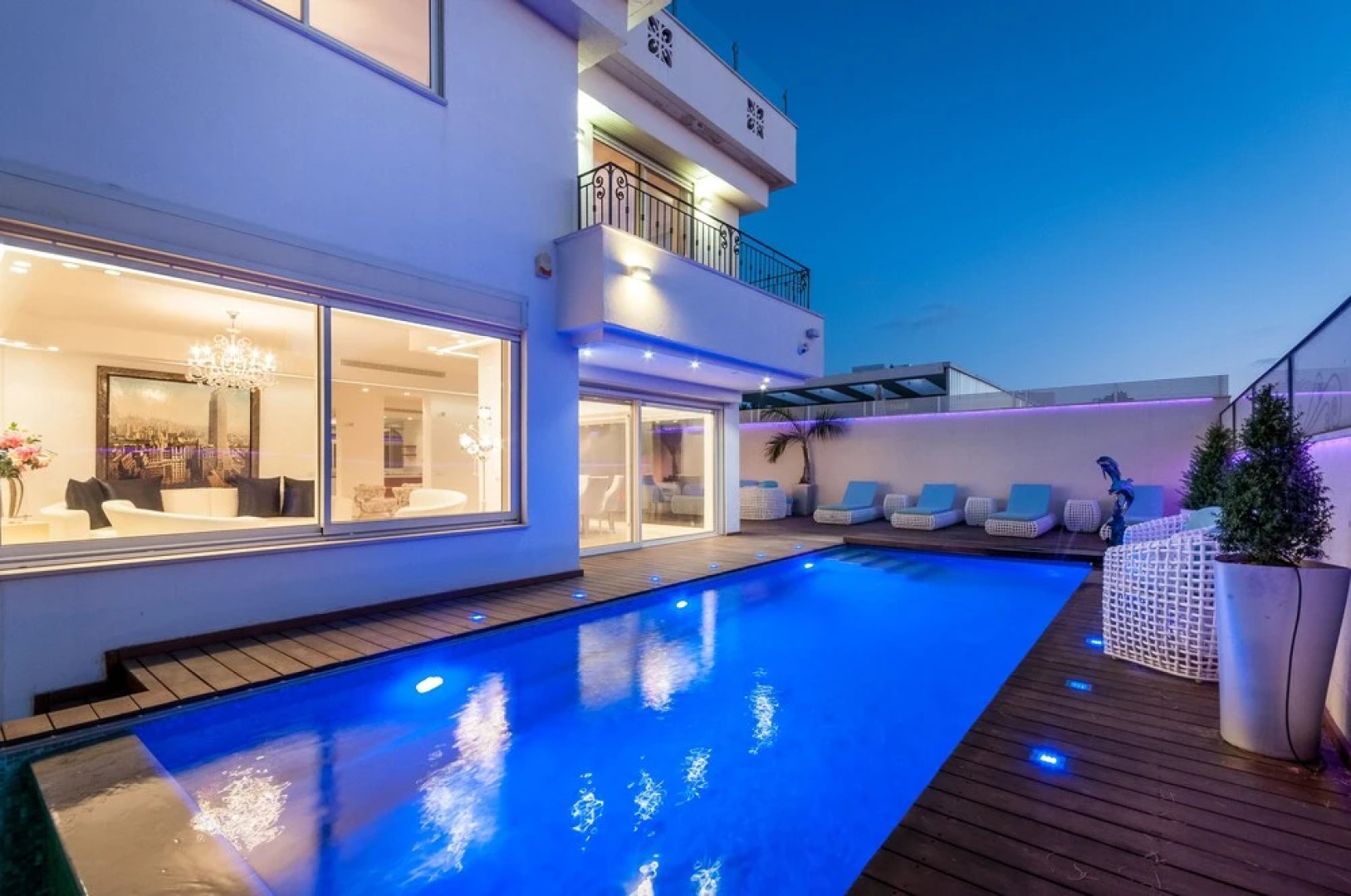 Luxurious Villa with great location