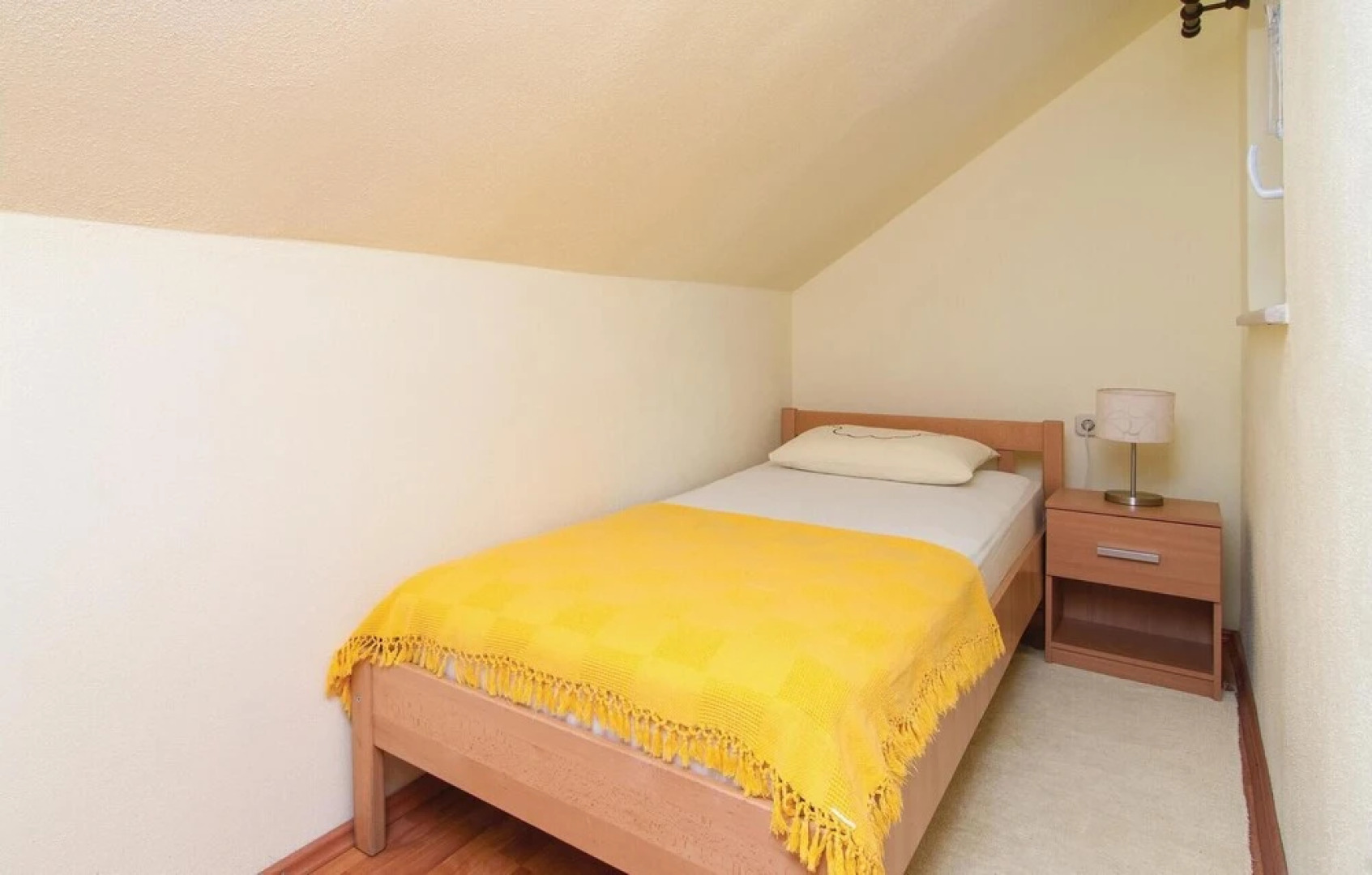 Amazing Home in Praznica With 4 Bedrooms, Wifi and Outdoor Swimming Pool