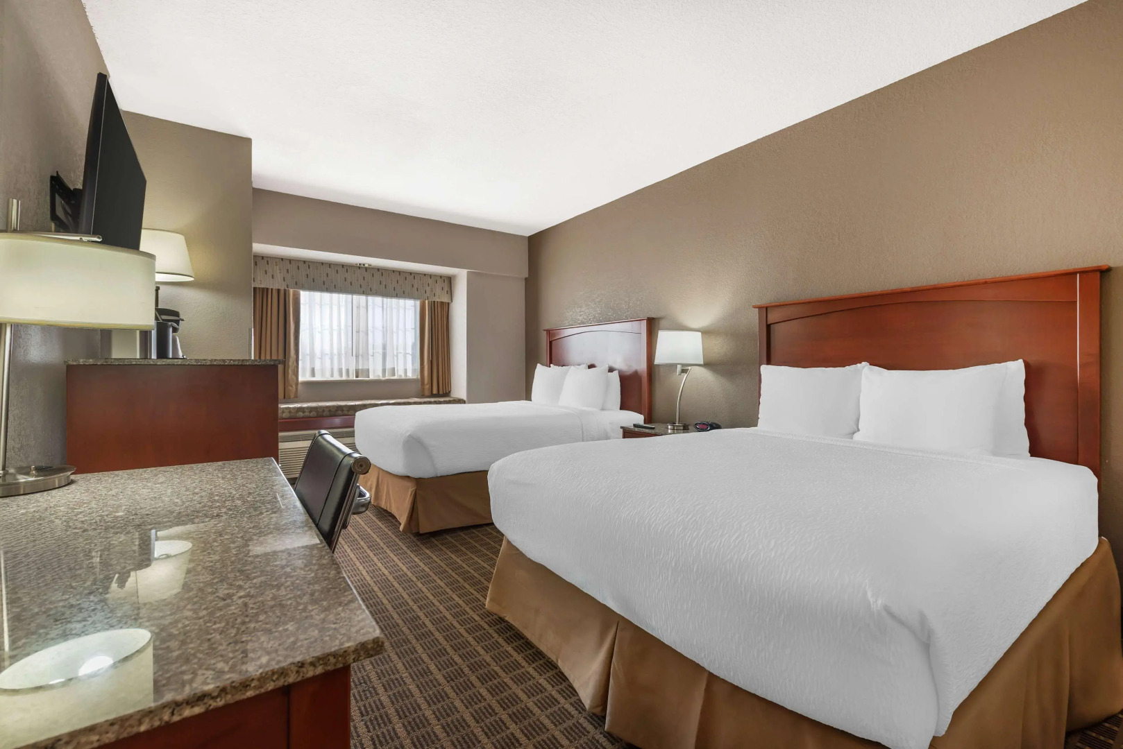 Best Western Plus Peak Vista Inn & Suites