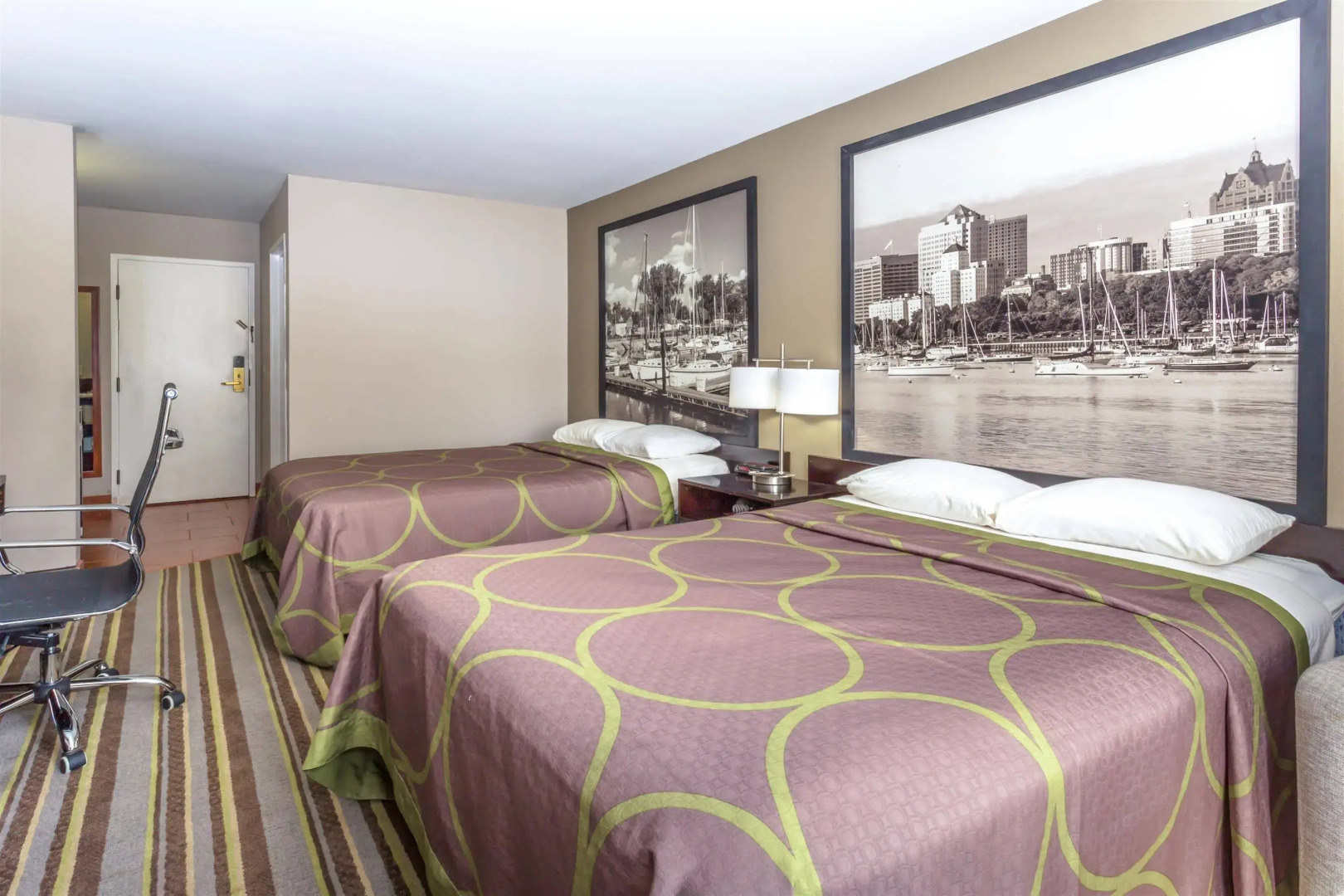 Delavan Inn and Suites