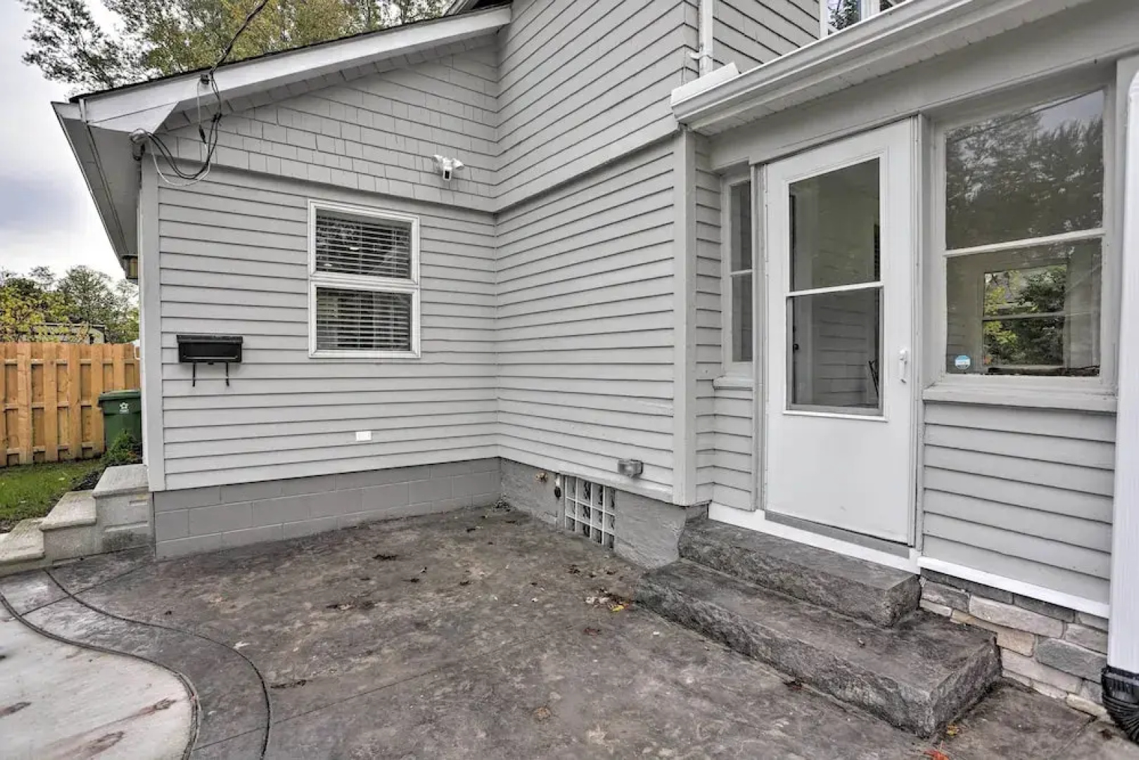 Pet-friendly Home - 1/2 Mi to Downtown Willoughby!