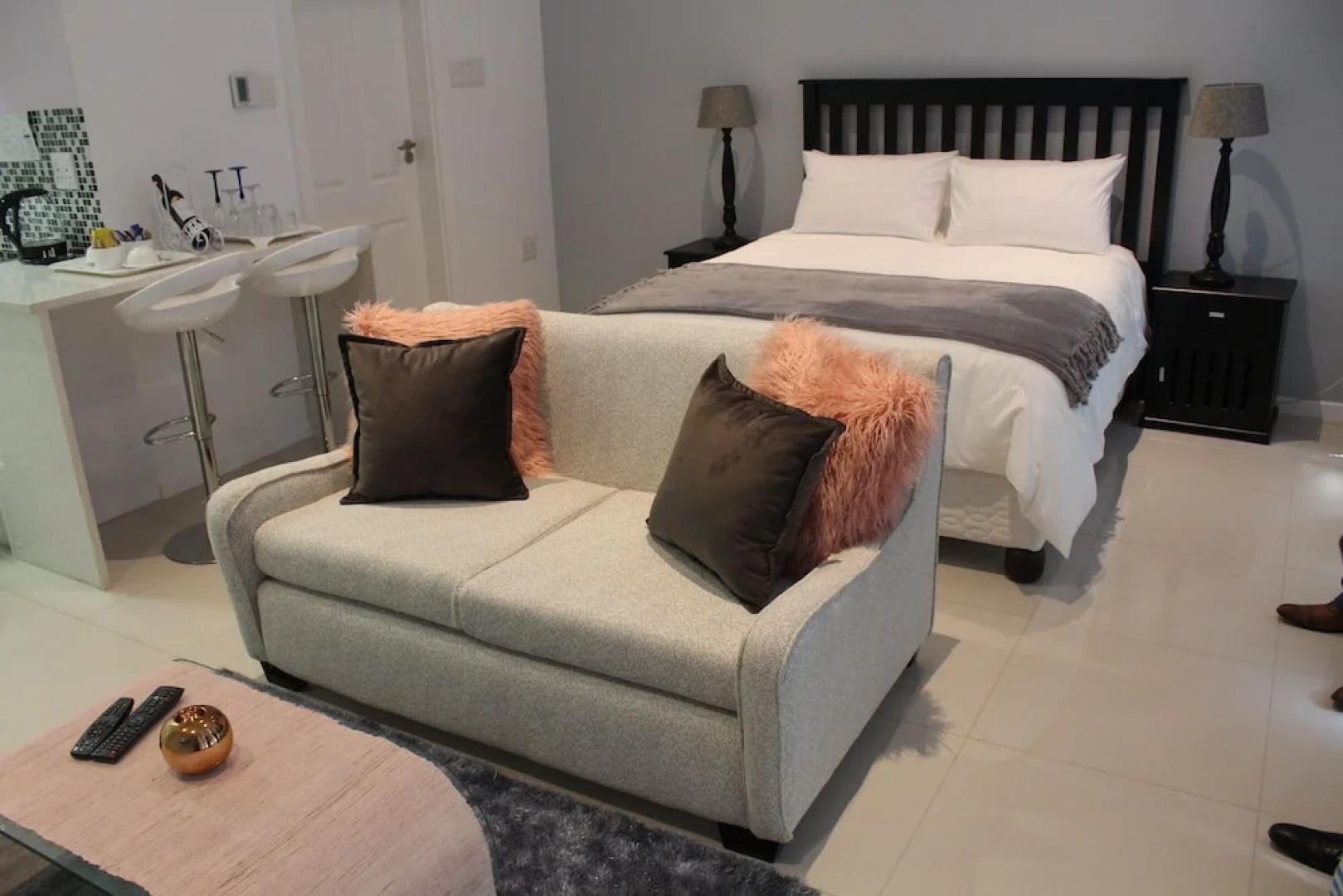 Pat Luxurious Studio