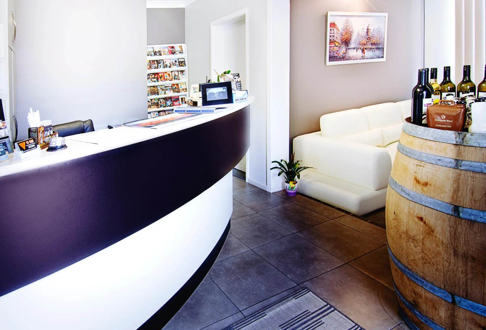 Riviera on Ruthven Motel