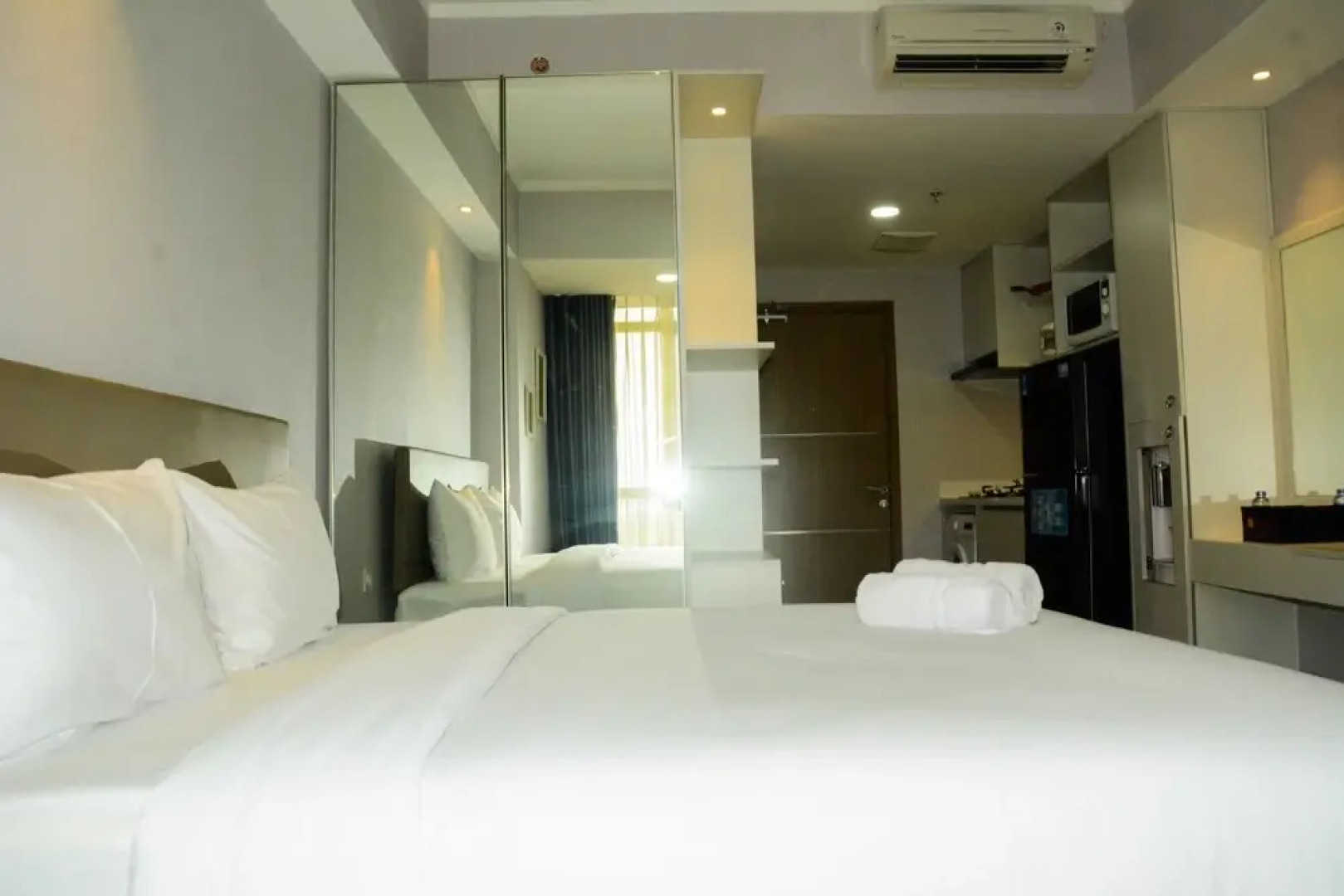 Mahogany Suites Studio Room The Oasis Apartment Cikarang