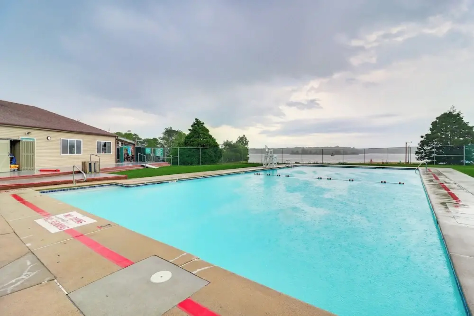 7 Mi to Big Boulder Mtn: Poconos Chalet w/ Hot Tub