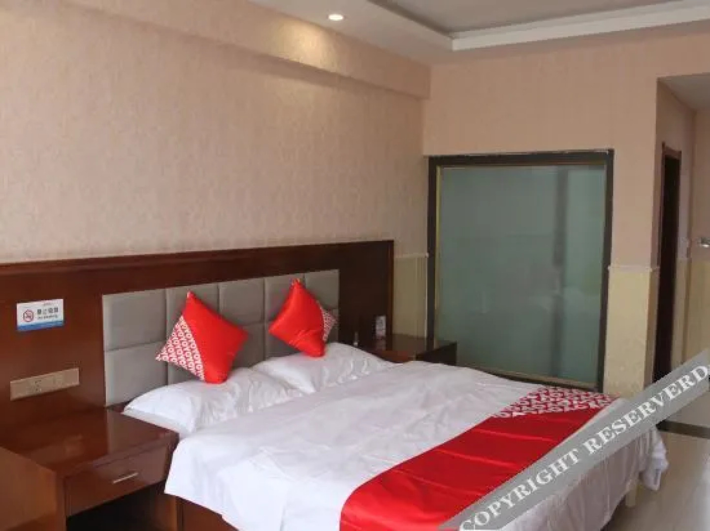 Junyue Business Hotel (Xining Caojiabao Airport Branch)