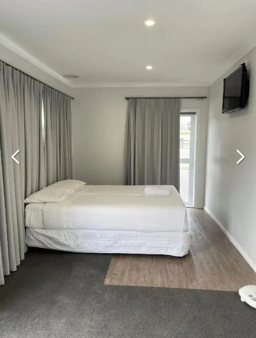 Dash motel