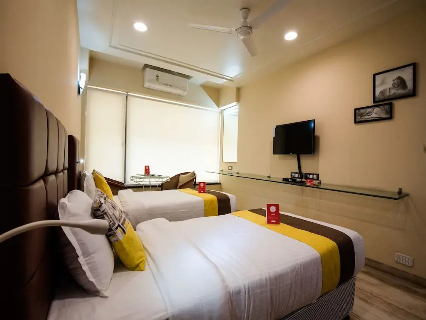 OYO 9721 Hotel SR Rooms