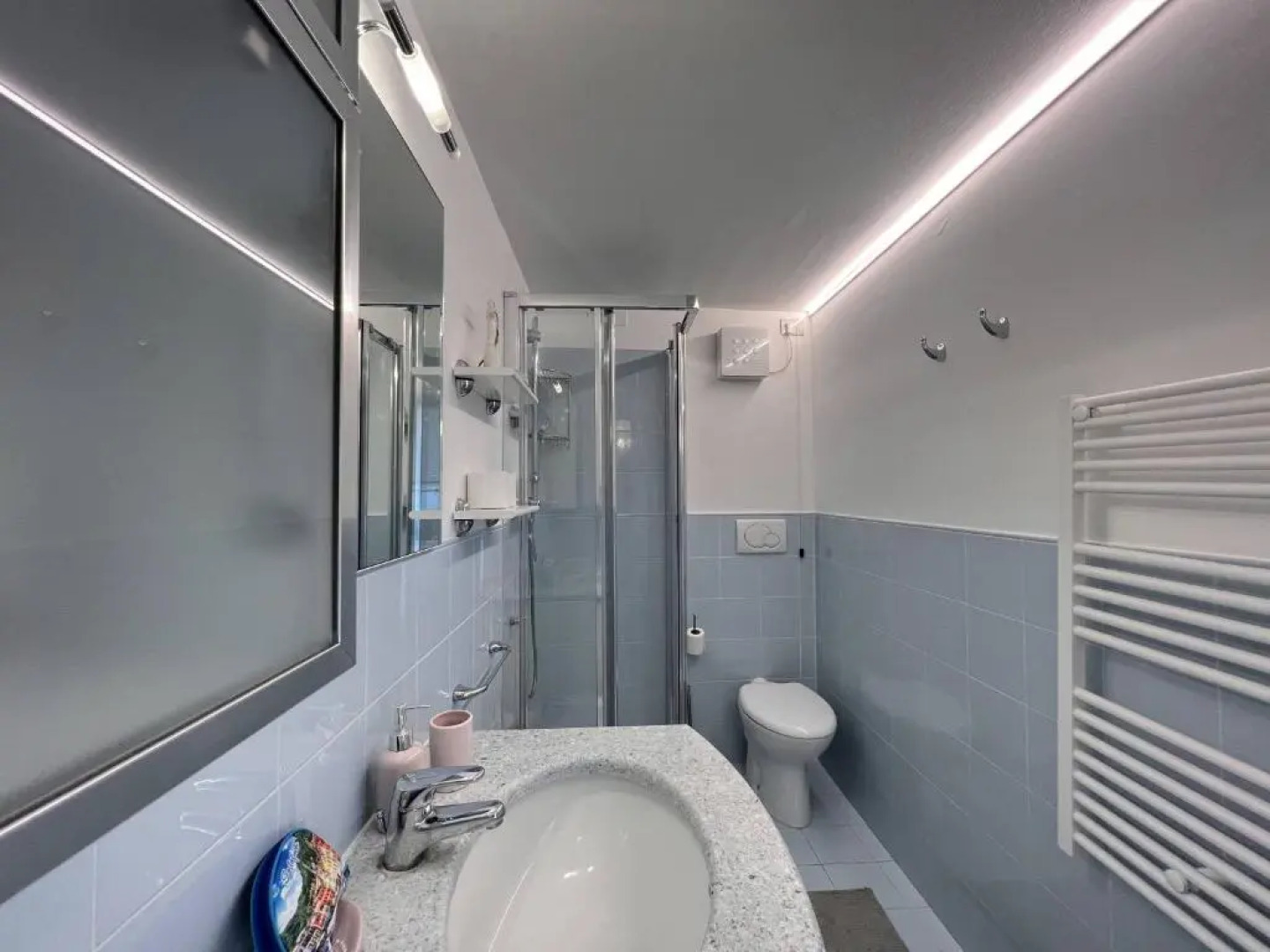 AL CASTELLO-VISTA MARE -ROMANTICO e CENTRALE a 20 METRI DAL MARE-toll parking at 15 euro per day to be booked in advance -subject to availability